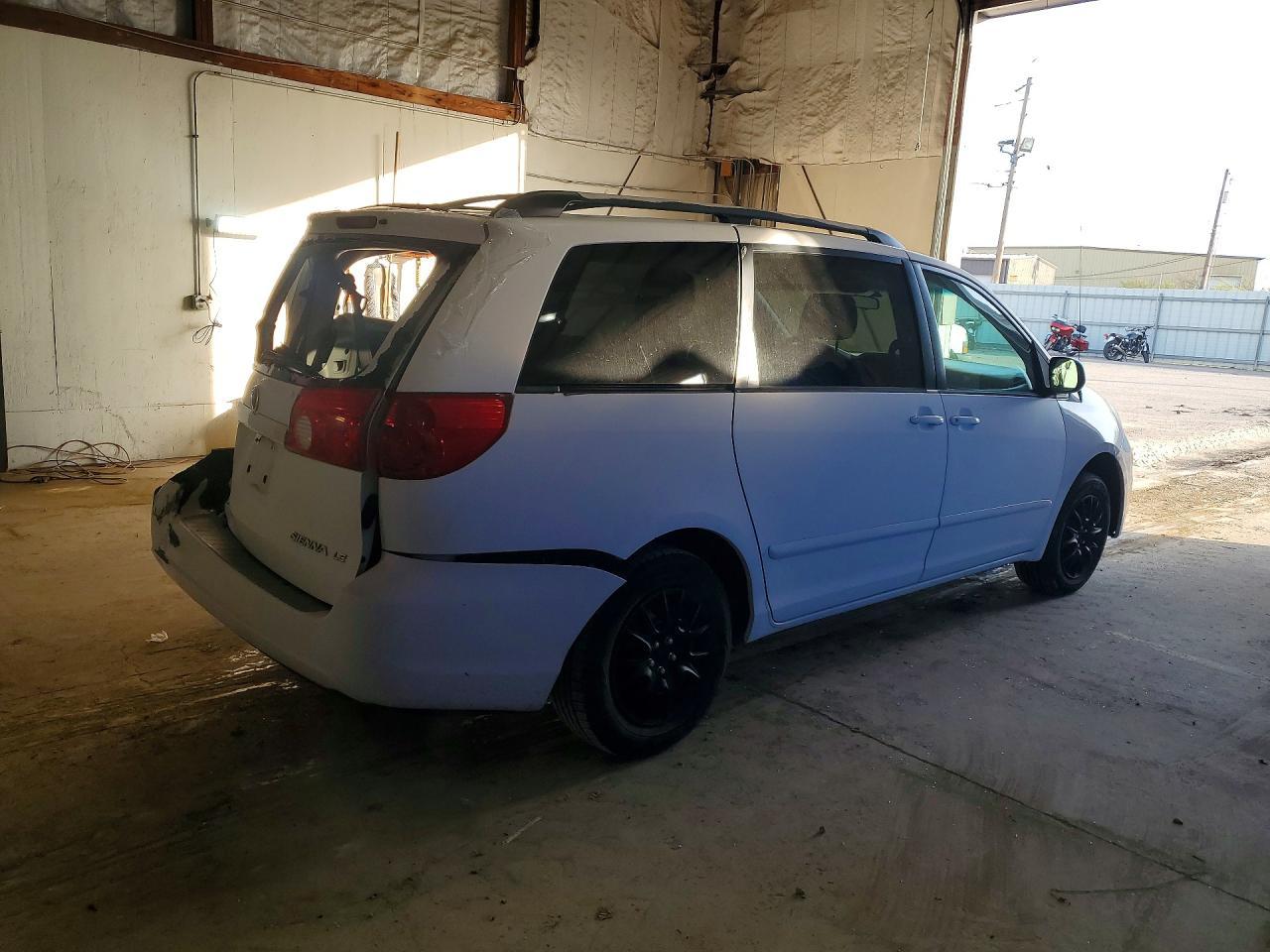 2006 Toyota Sienna Le 7 Passenger - Фото 3