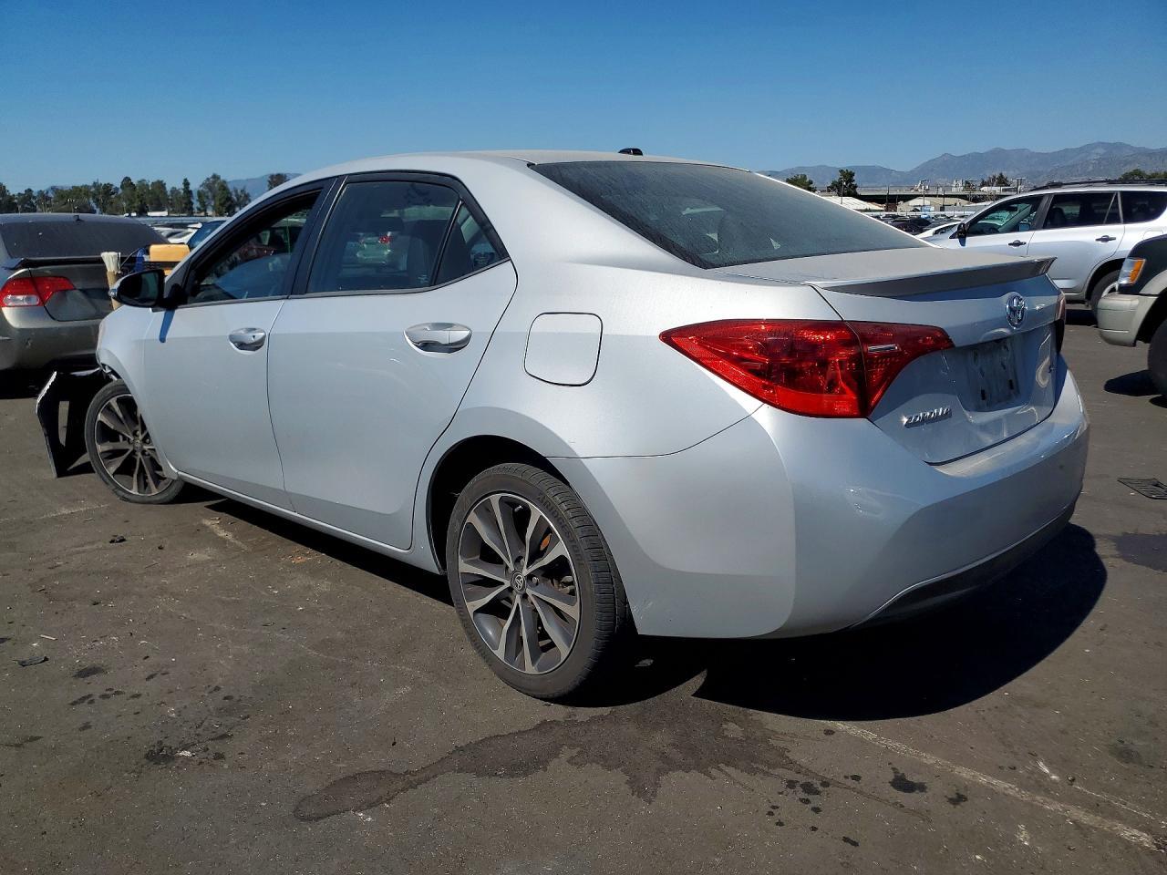 2017 Toyota Corolla Se - Image 2