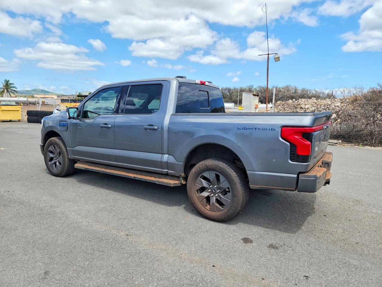 2025 Ford F150 Lightning Lariat - Фото 2