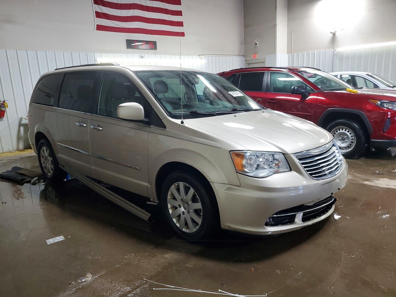 2015 Chrysler Town & Country Touring - Фото 4