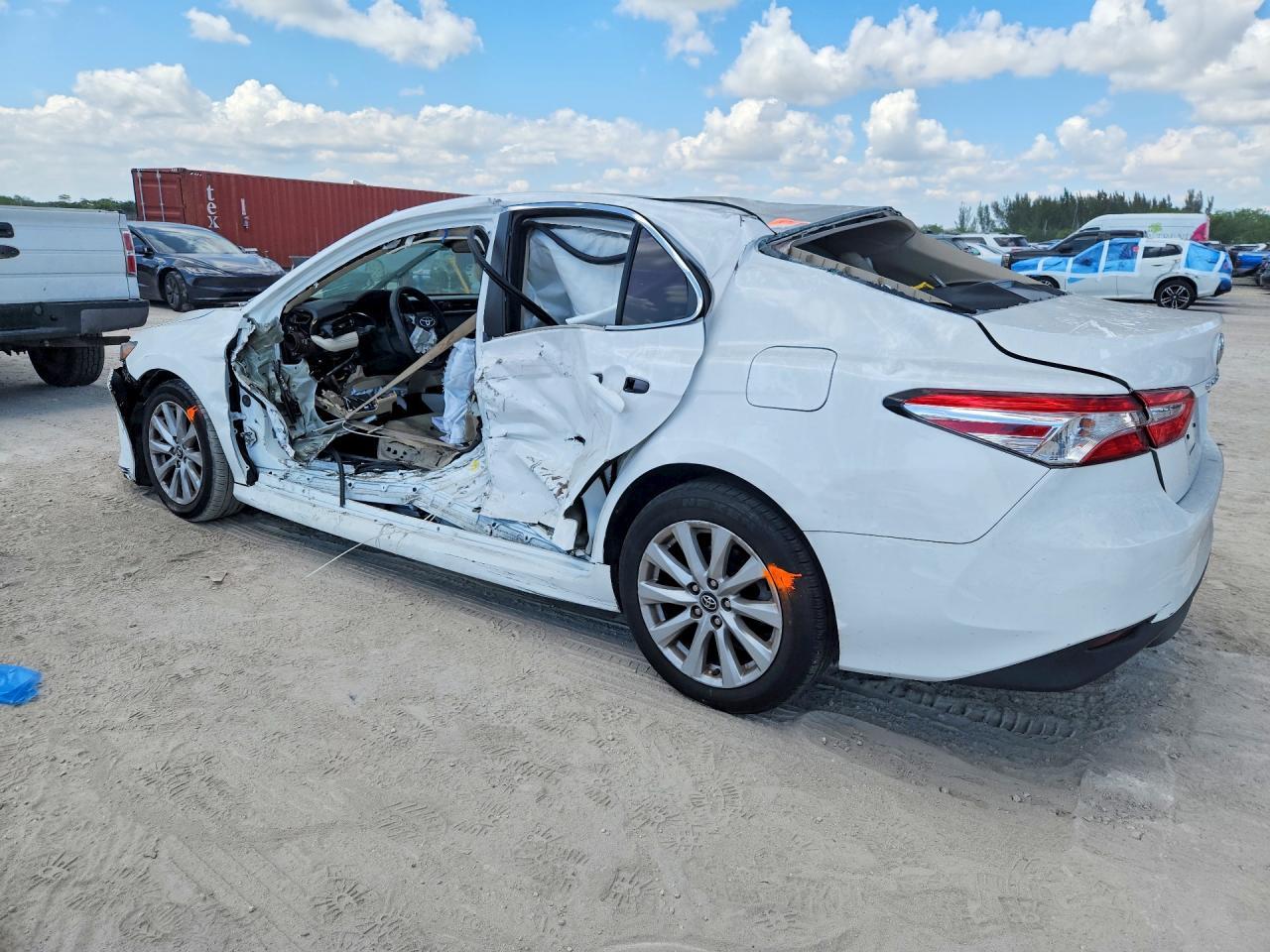 2018 Toyota Camry Le - Image 2