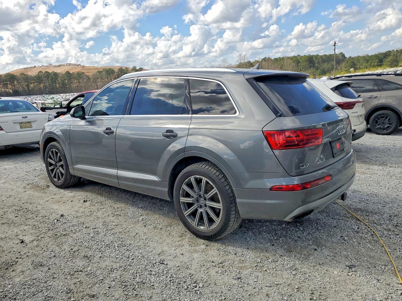 2017 Audi Q7 Premium Plus - Image 2