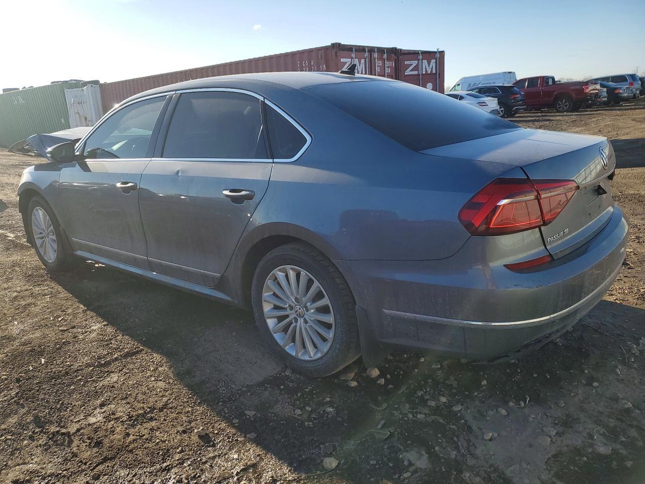 2017 Volkswagen Passat Se - Фото 2