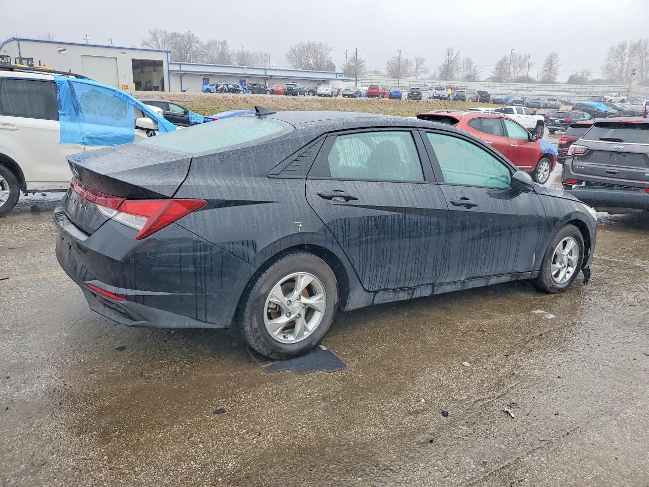 2023 Hyundai Elantra Se - Фото 3
