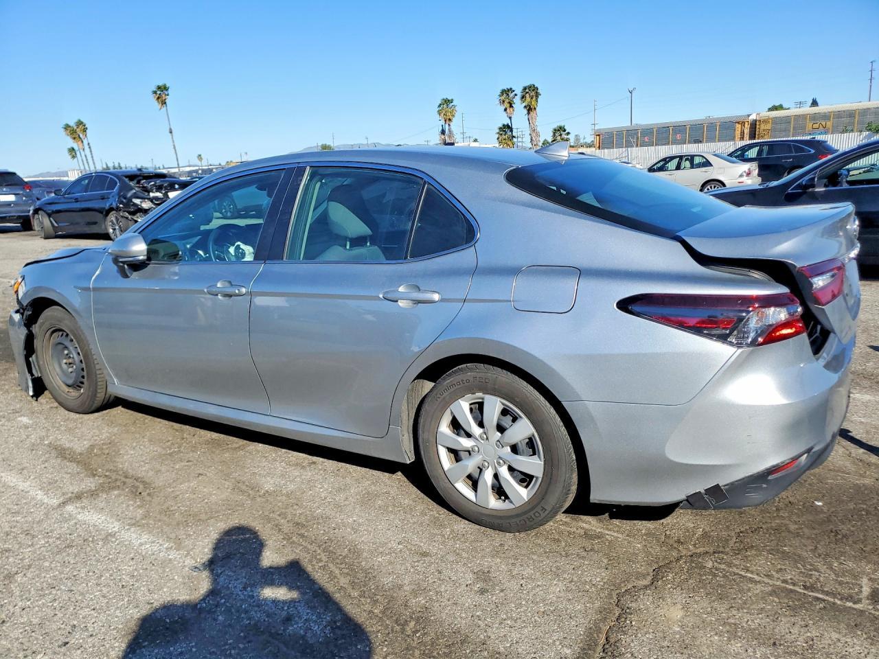 2024 Toyota Camry Le - Фото 2