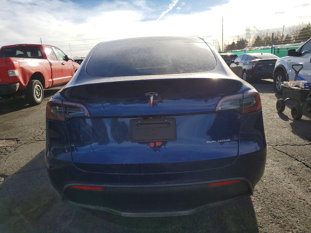 2025 Tesla Model Y - Фото 6