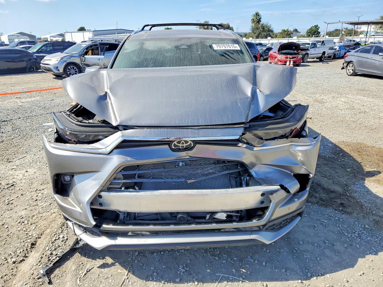 2025 Toyota Grand Highlander Hybrid Max Platinum - Image 5