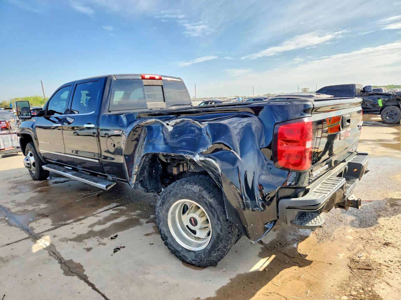 2016 GMC Sierra K3500 Denali - Фото 2