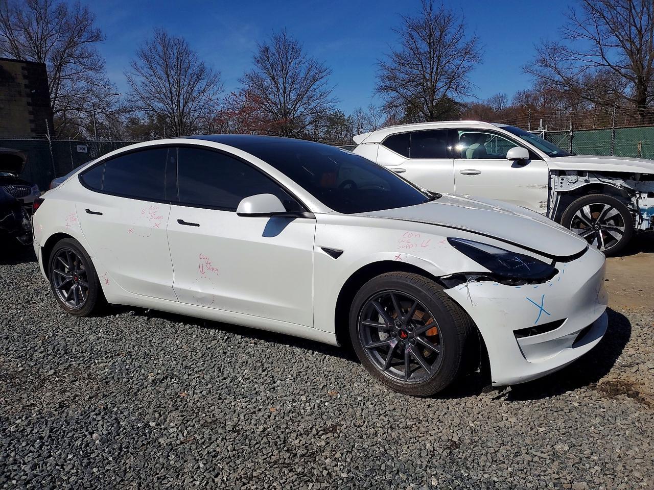 2023 Tesla Model 3 - Фото 4