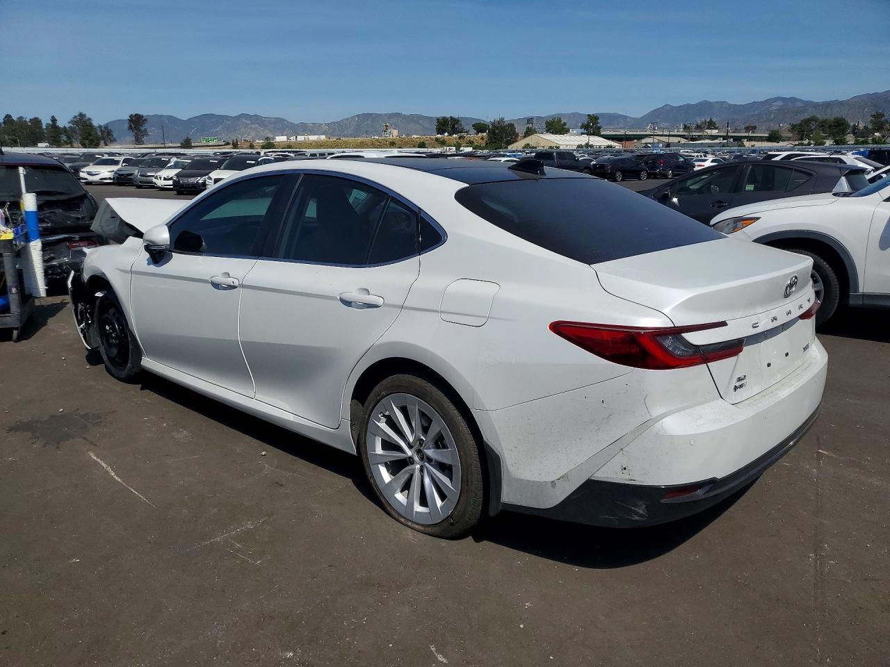 2025 Toyota Camry Xle - Фото 2