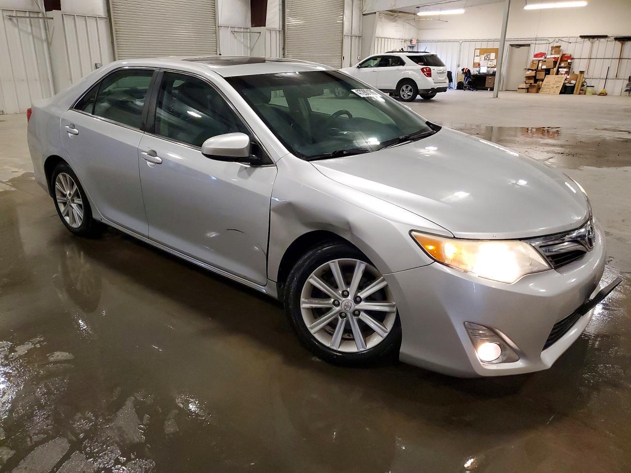 2014 Toyota Camry Xle V6 - Фото 4
