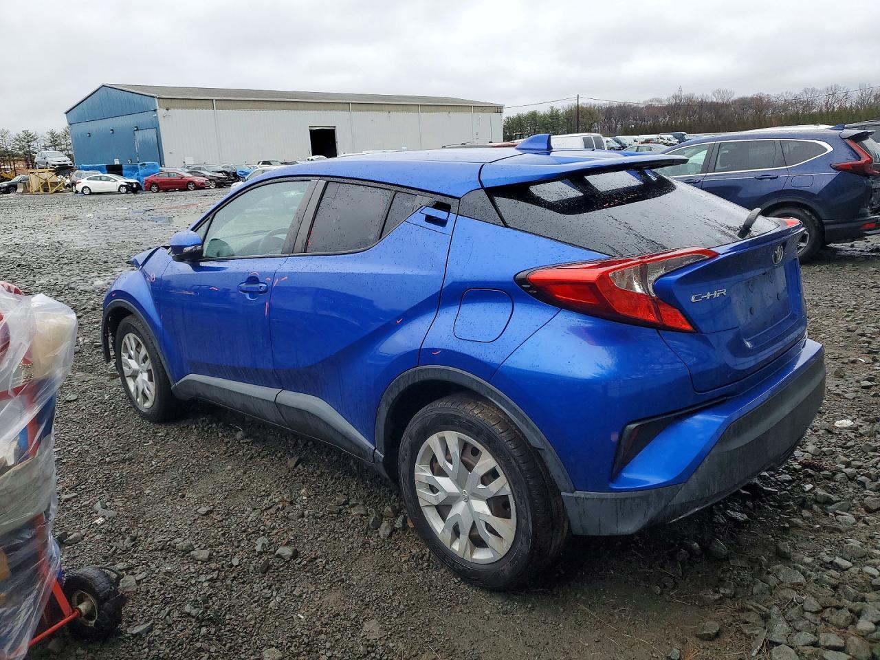 2019 Toyota C-Hr Le - Image 2