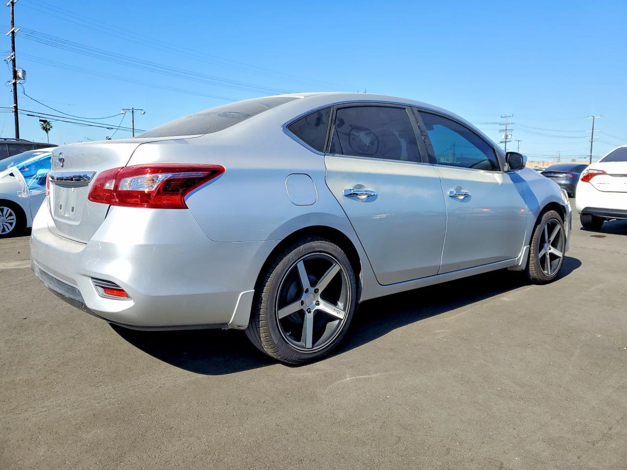 2017 Nissan Sentra - Фото 3