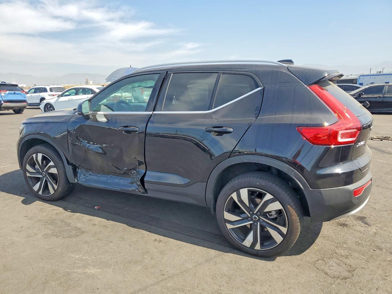 2024 Volvo Xc40 Ultimate - Фото 2