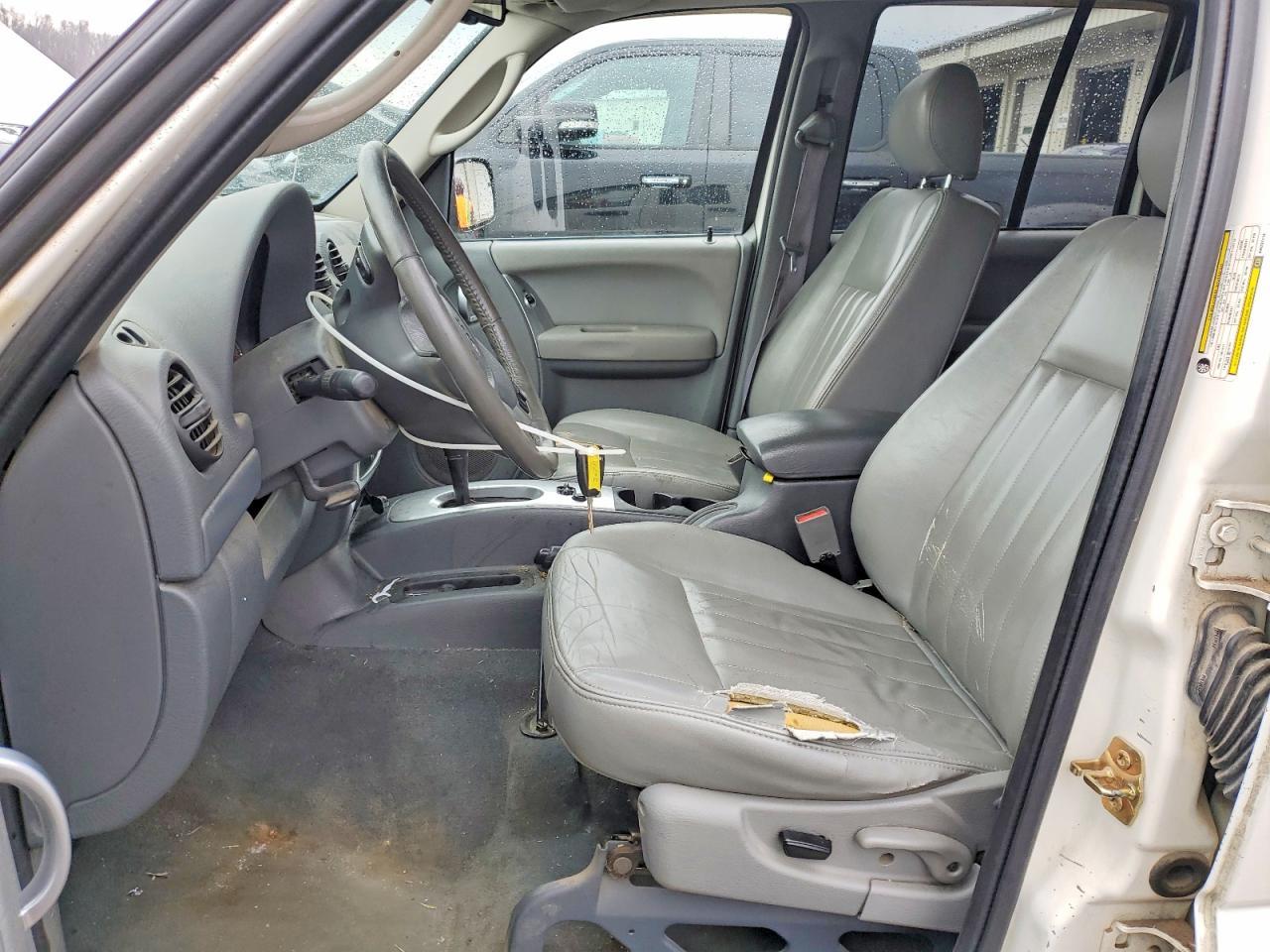 2006 Jeep Liberty Limited - Image 7