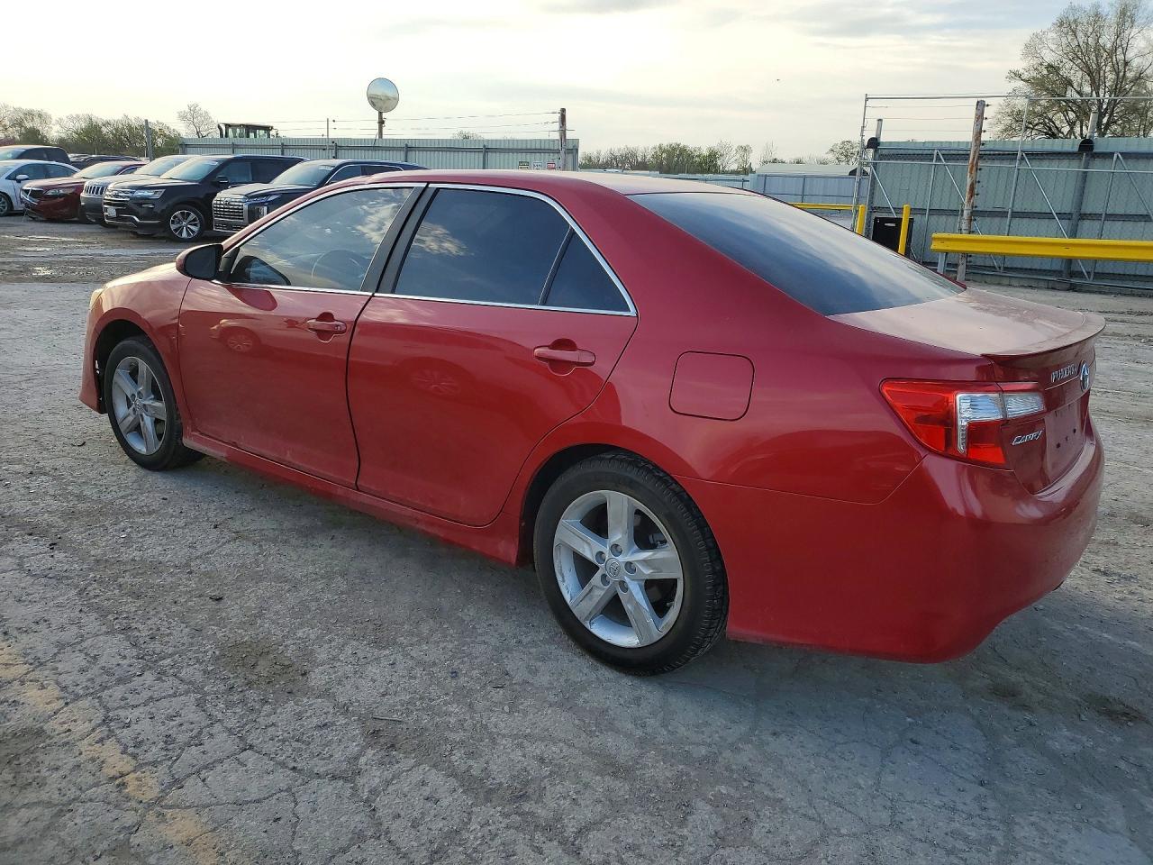 2014 Toyota Camry Se - Image 2