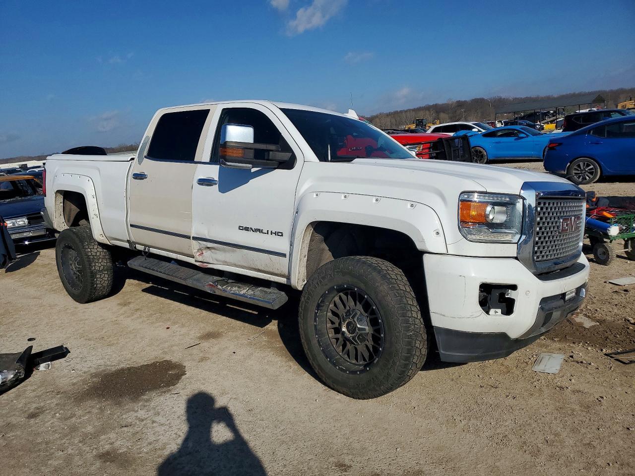 2017 GMC Sierra K2500 Denali - Image 4