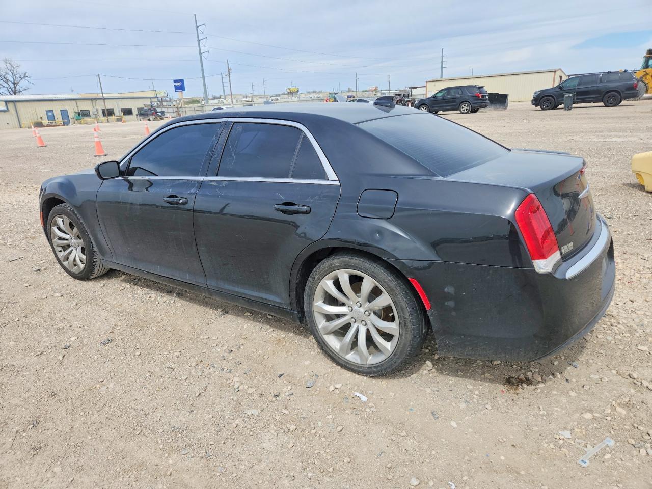 2020 Chrysler 300 Touring - Фото 2