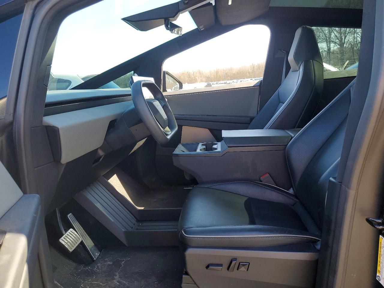 2025 Tesla Cybertruck - Image 7
