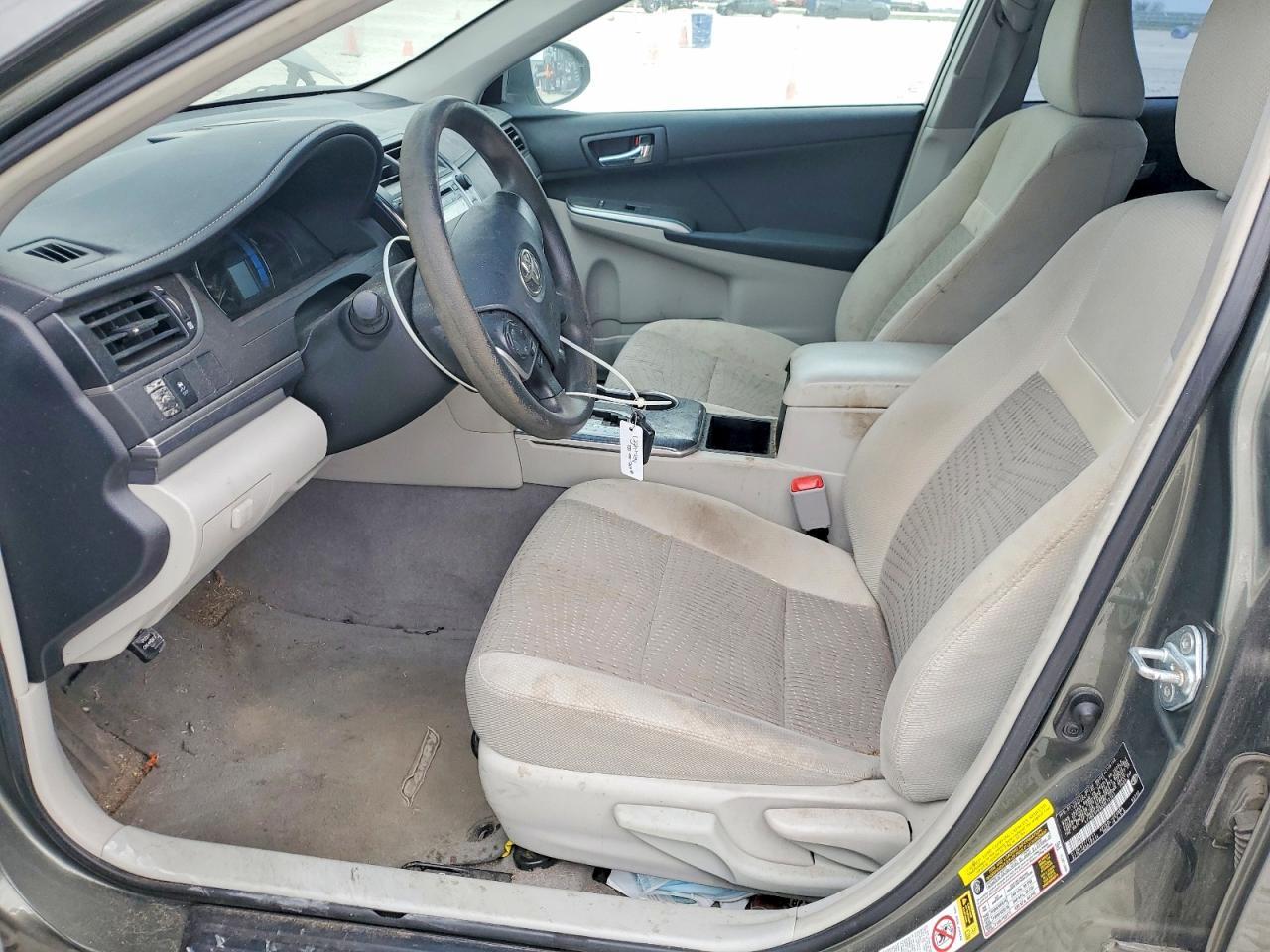2012 Toyota Camry Hybrid Le - Image 7