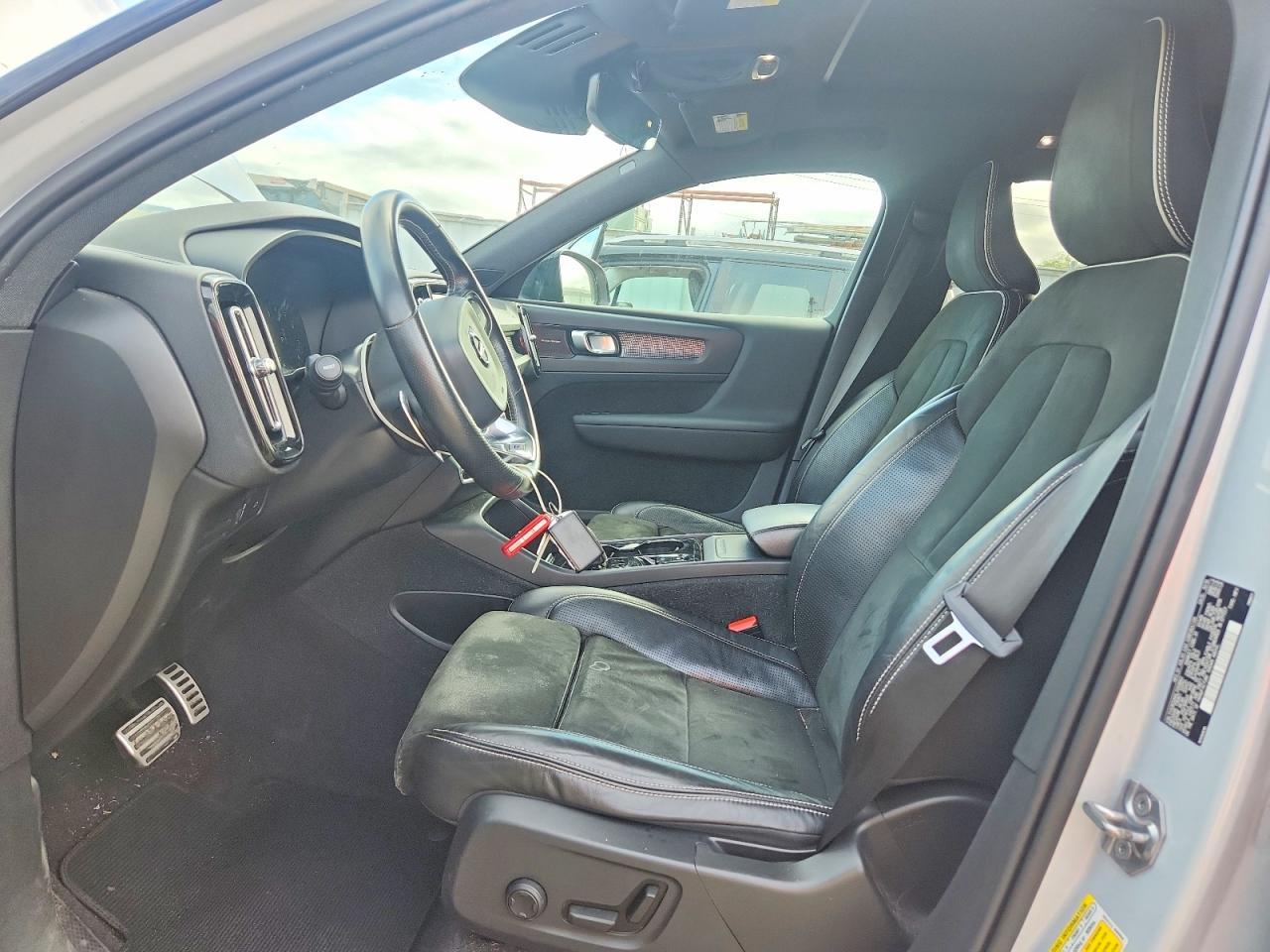 2020 Volvo Xc40 T5 R-Design - Image 7