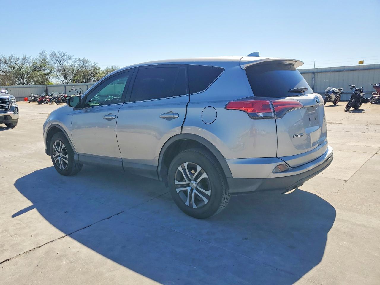 2018 Toyota Rav4 Le - Фото 2