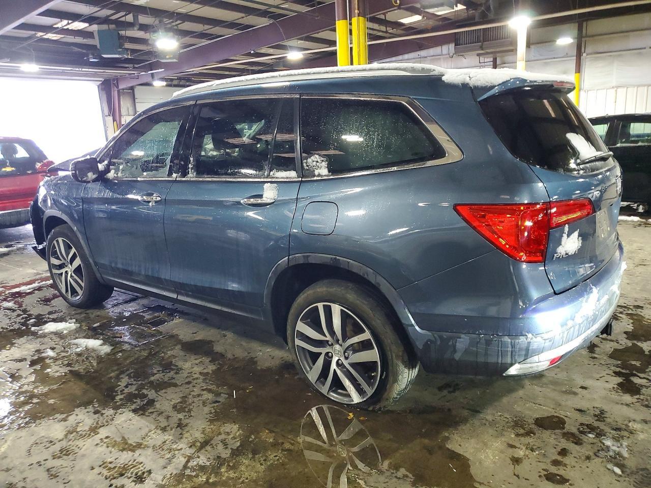 2017 Honda Pilot Touring - Image 2