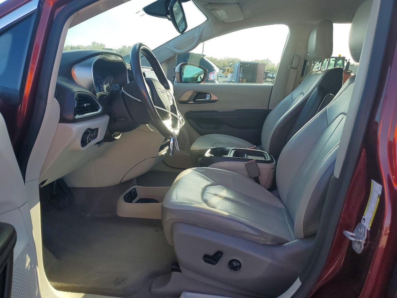 2018 Chrysler Pacifica Touring L - Image 7