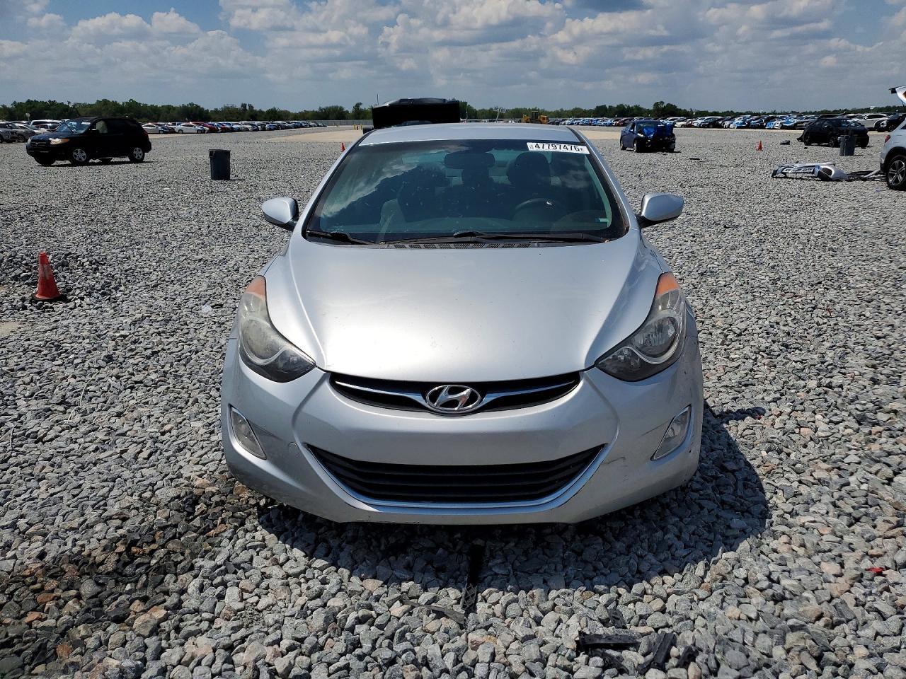 2013 Hyundai Elantra - Image 5