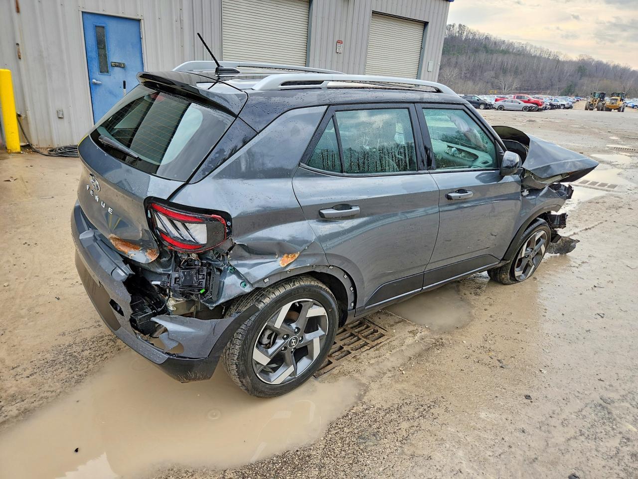 2025 Hyundai Venue Sel - Image 3
