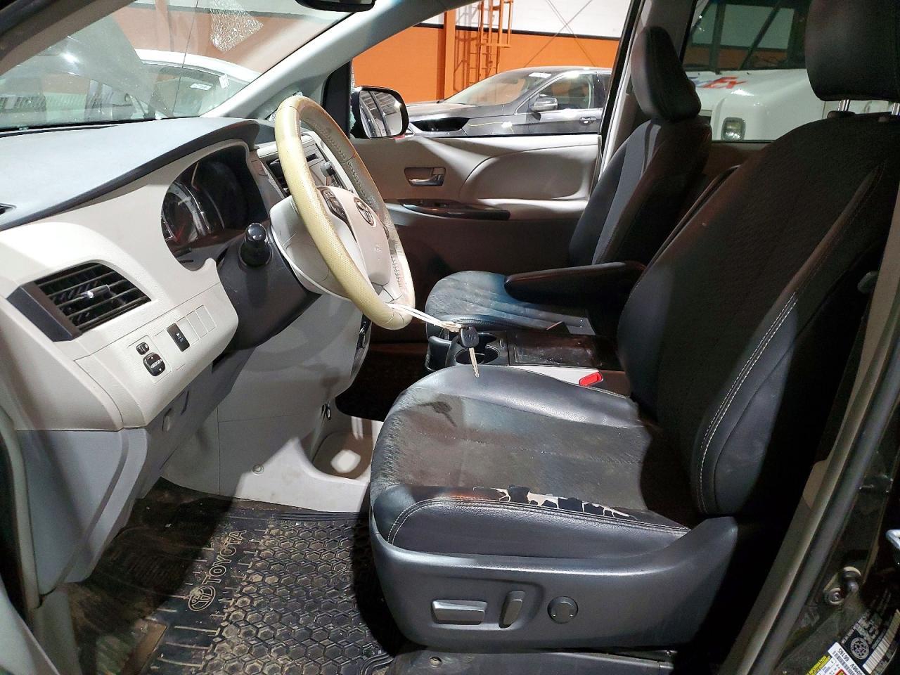 2014 Toyota Sienna Se 8-Passenger - Фото 7
