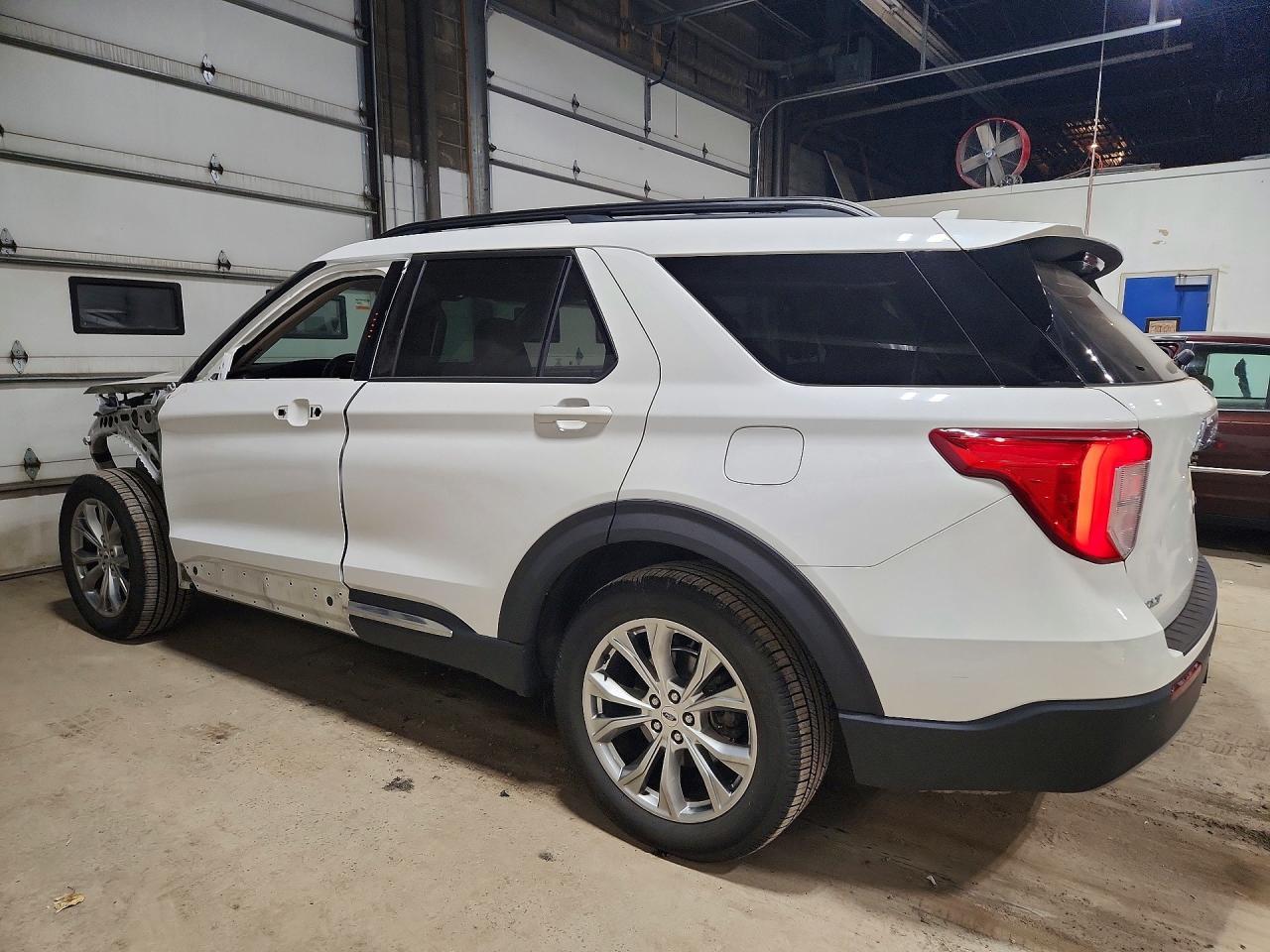 2020 Ford Explorer Xlt - Фото 2