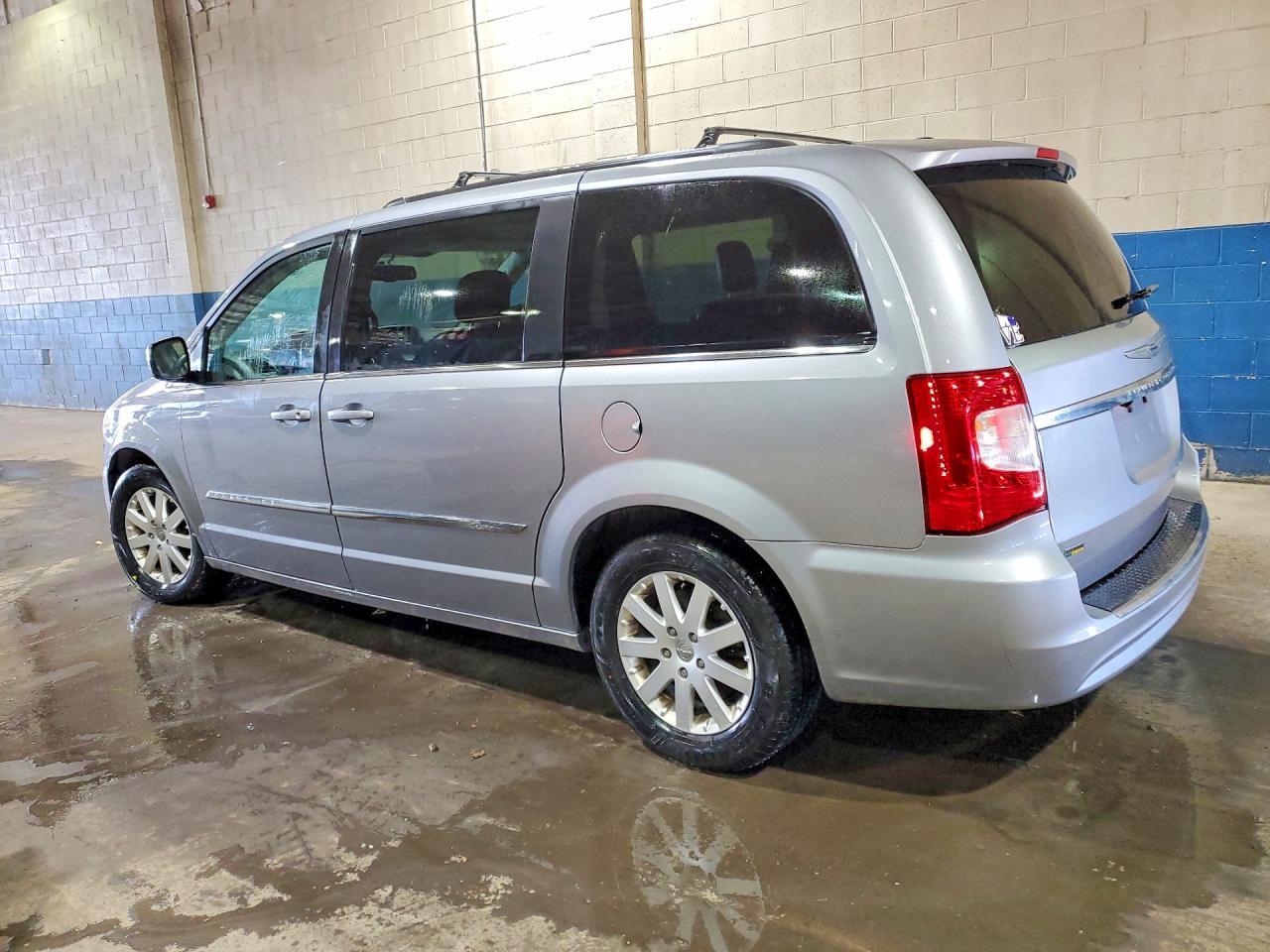 2016 Chrysler Town & Country Touring - Image 2