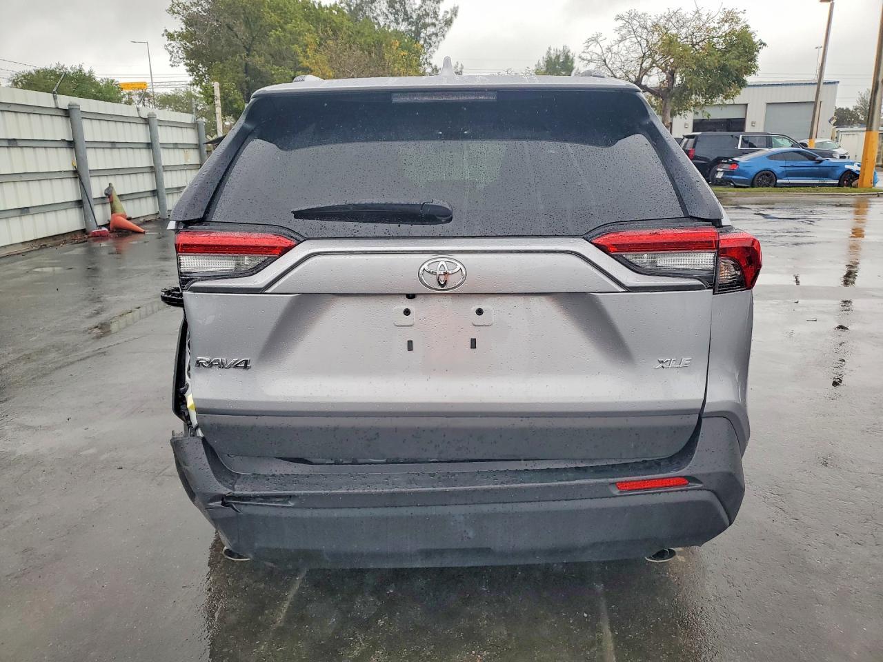 2025 Toyota Rav4 Xle - Image 6