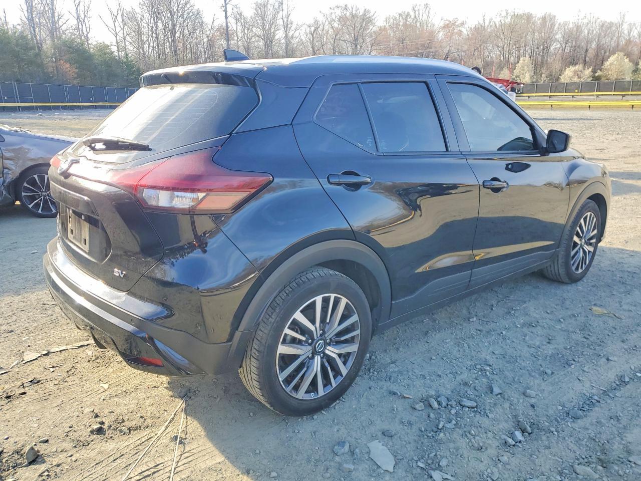 2021 Nissan Kicks Sv - Image 3