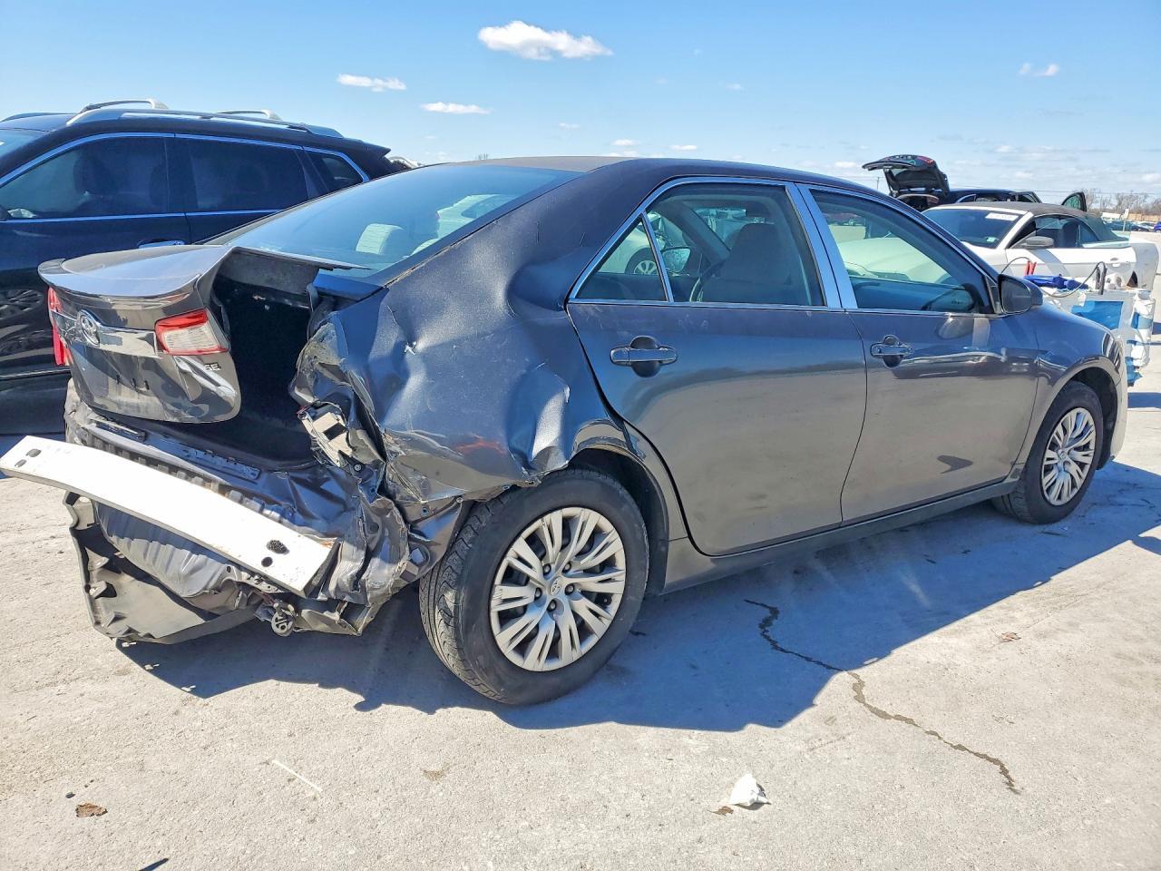 2014 Toyota Camry L - Фото 3