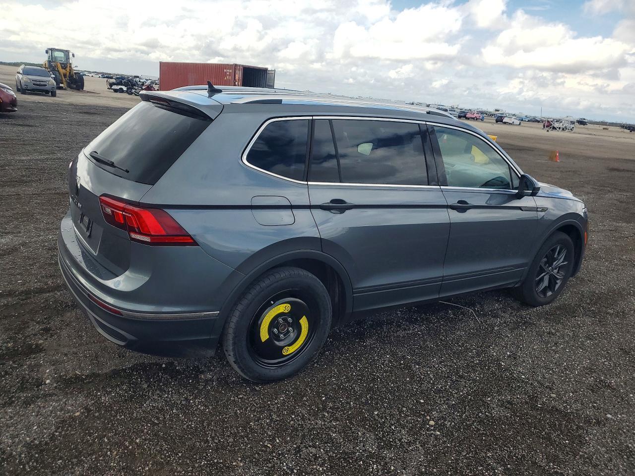 2024 Volkswagen Tiguan Se - Image 3