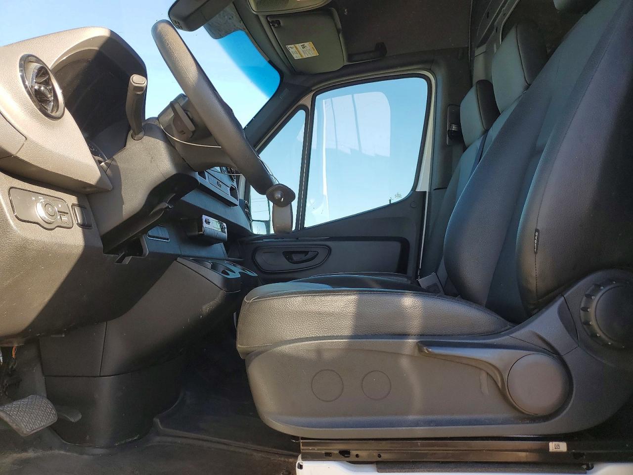 2023 Mercedes Benz Sprinter 1500 Delivery Van - Image 7