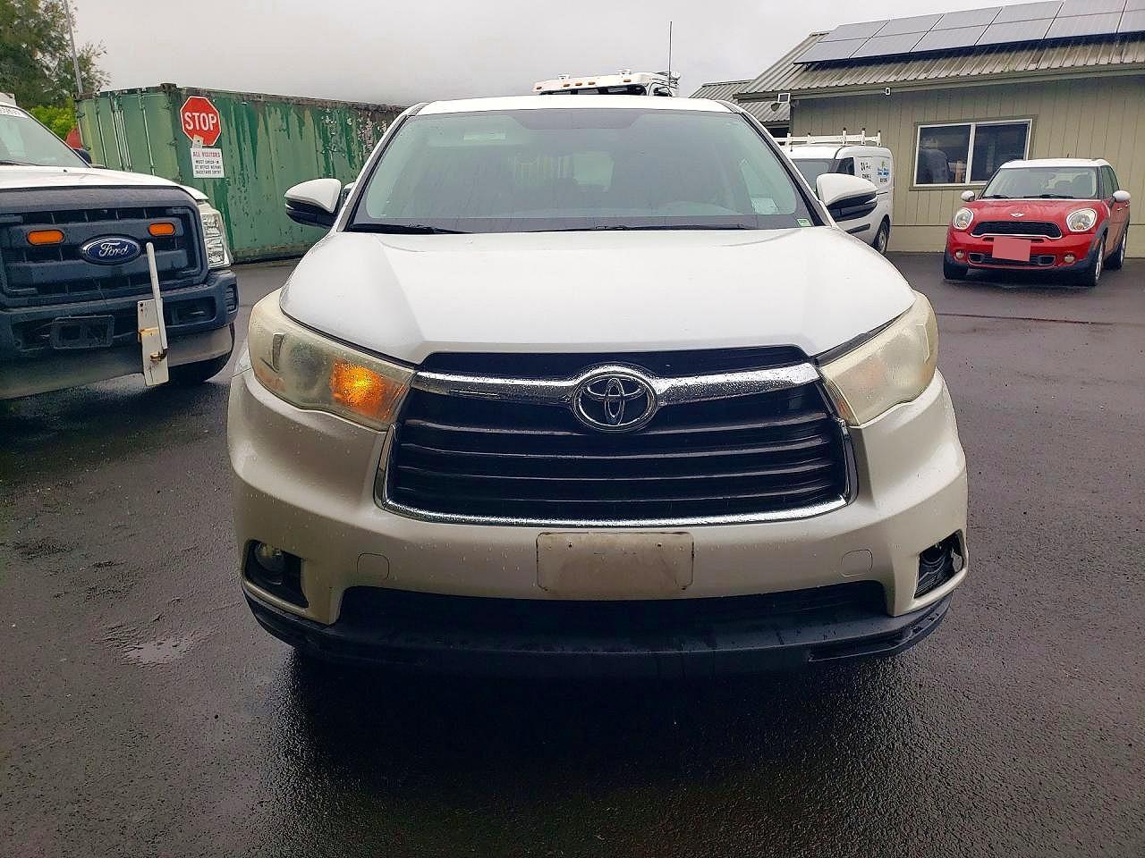2016 Toyota Highlander Le Plus - Image 5