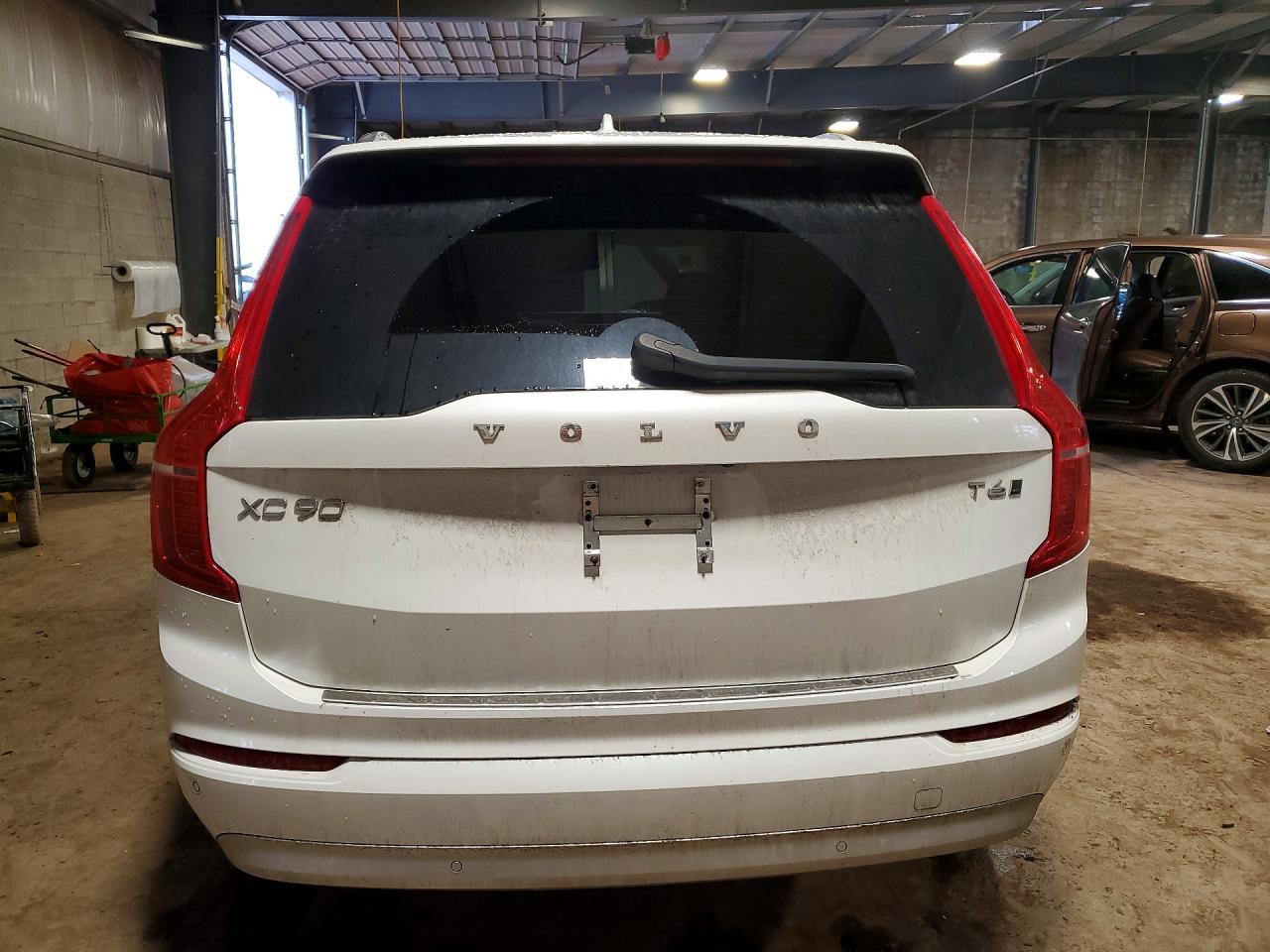2022 Volvo Xc90 T6 Momentum - Image 6