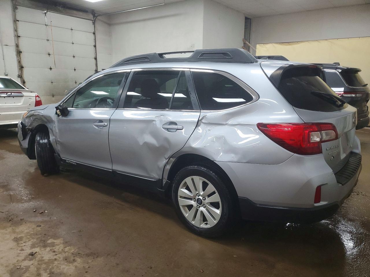 2015 Subaru Outback 2.5I Premium - Image 2