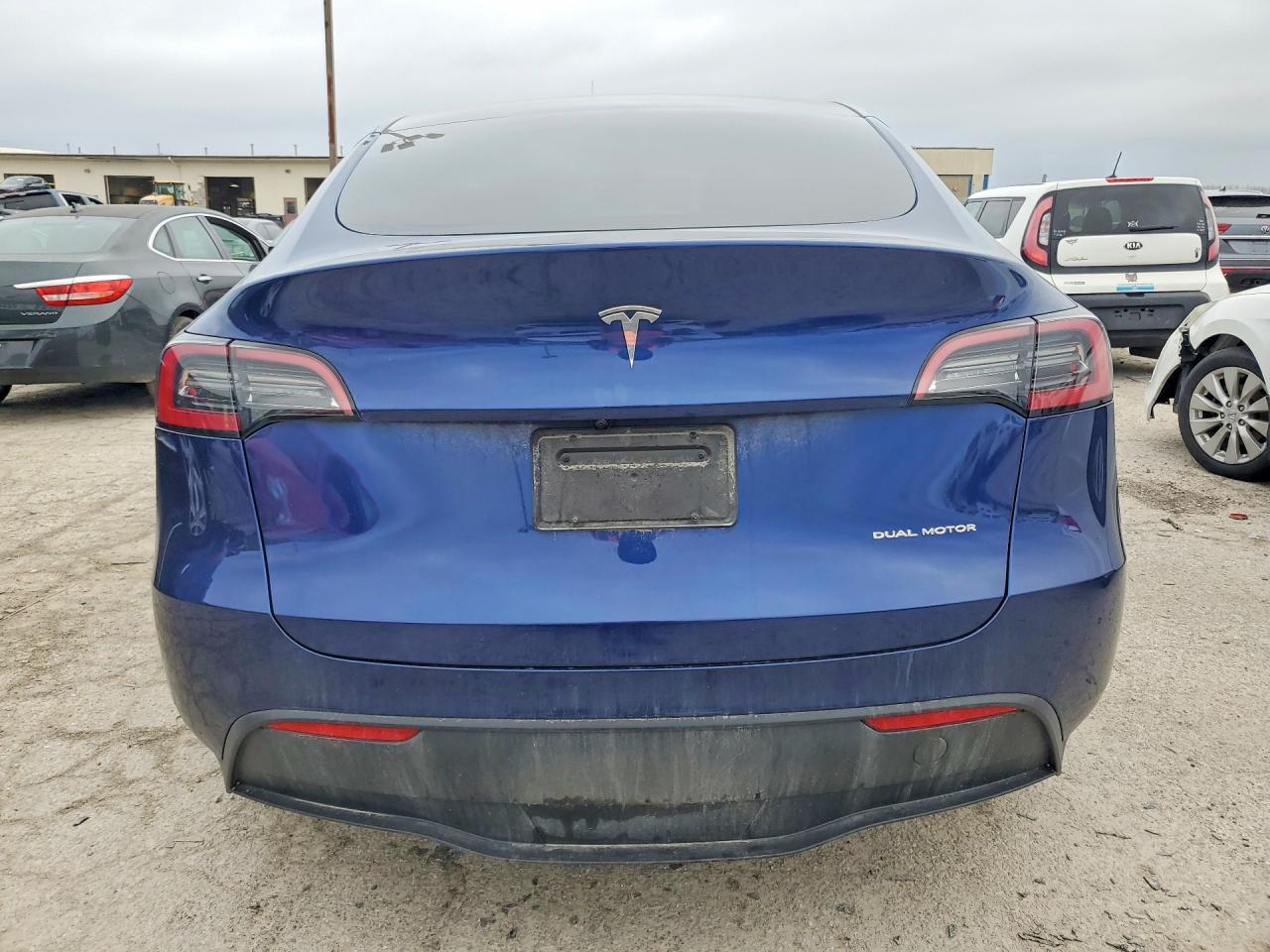 2025 Tesla Model Y - Image 6