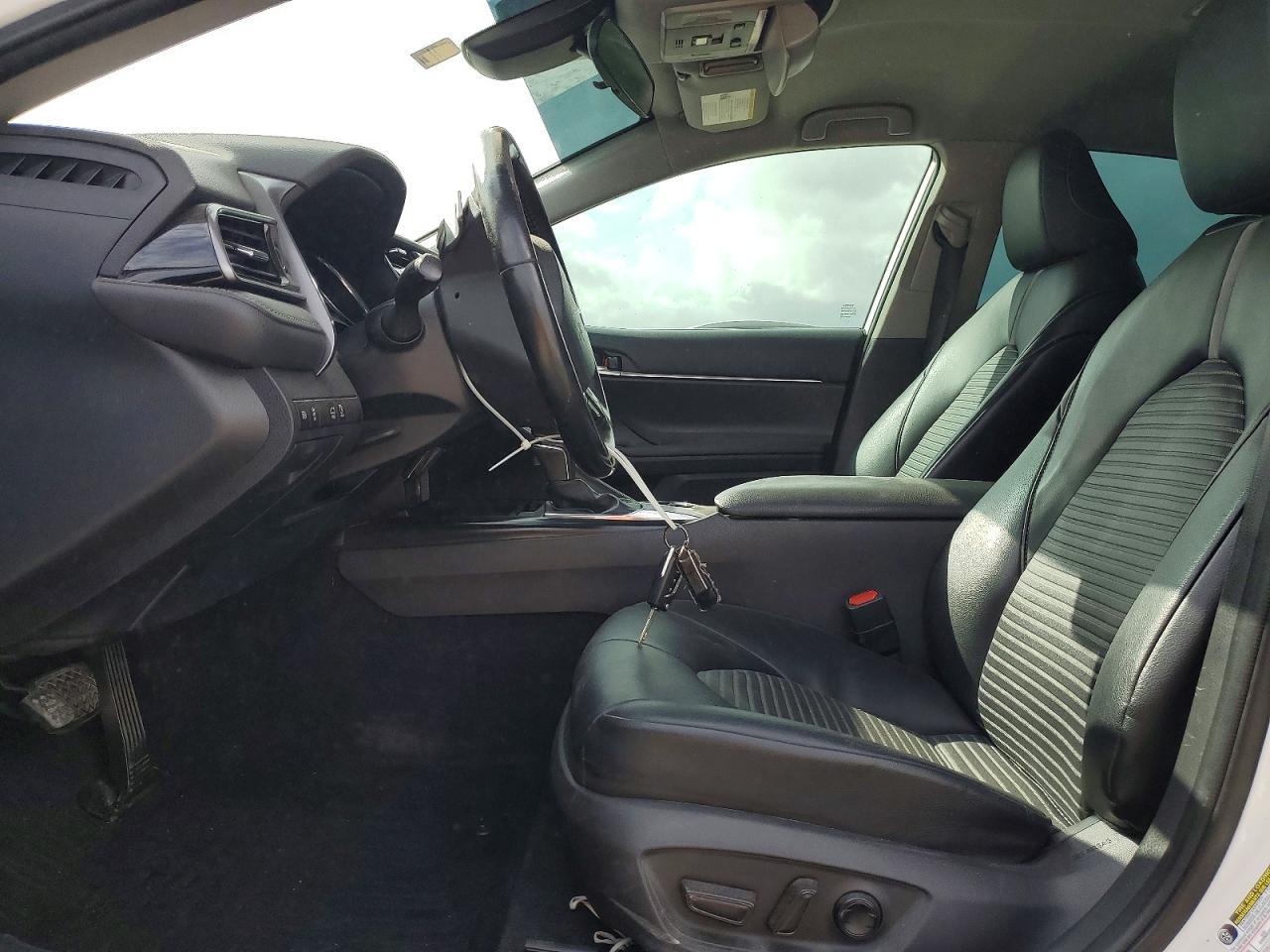 2020 Toyota Camry Se - Фото 7