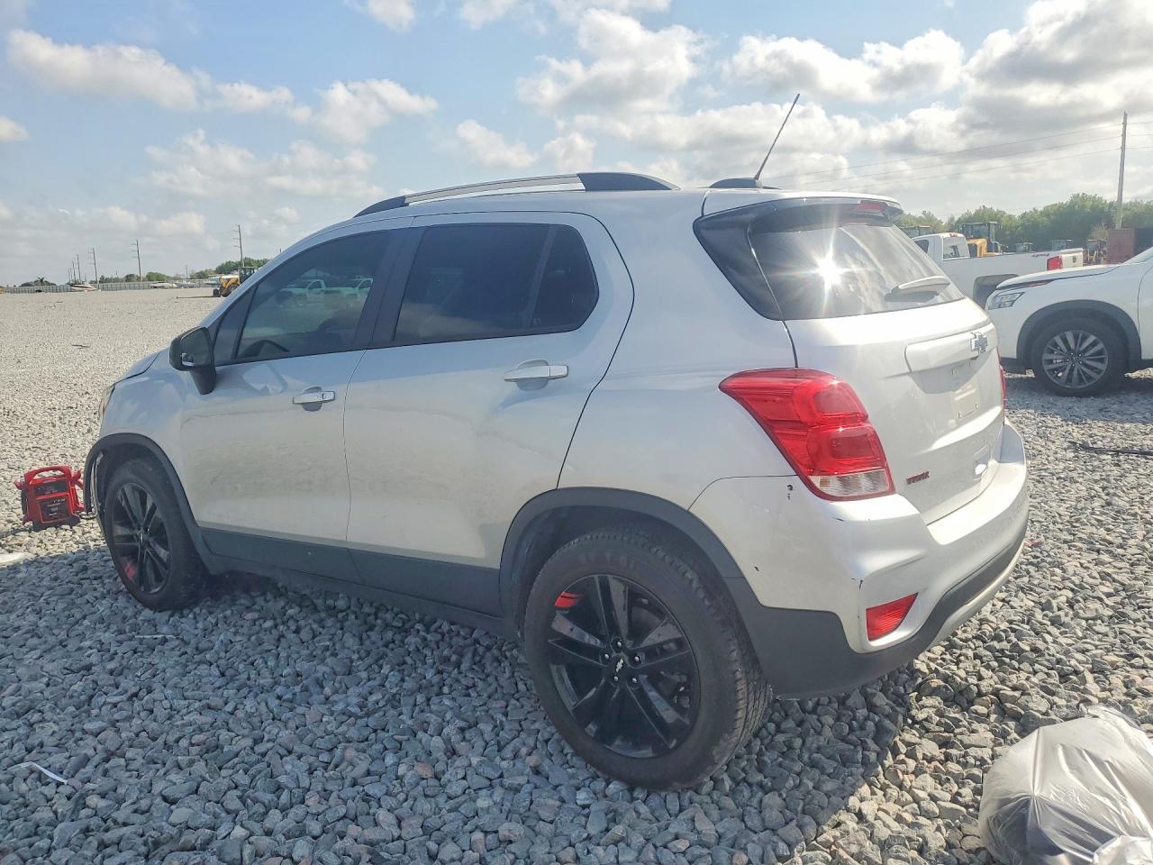 2022 Chevrolet Trax 1Lt - Фото 2