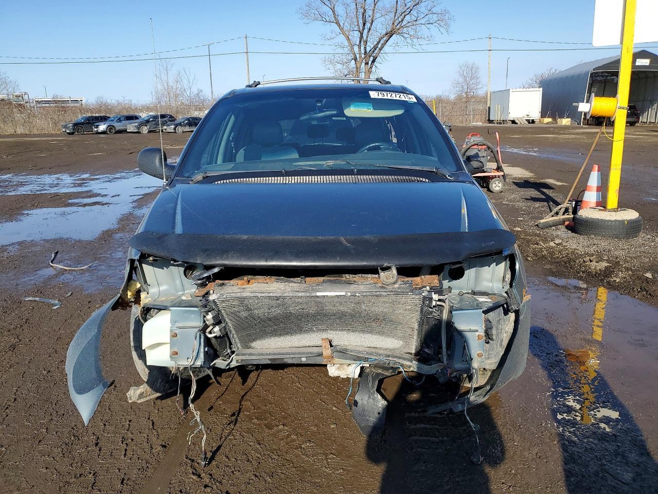 2005 Chrysler Town & Country Limited - Image 5