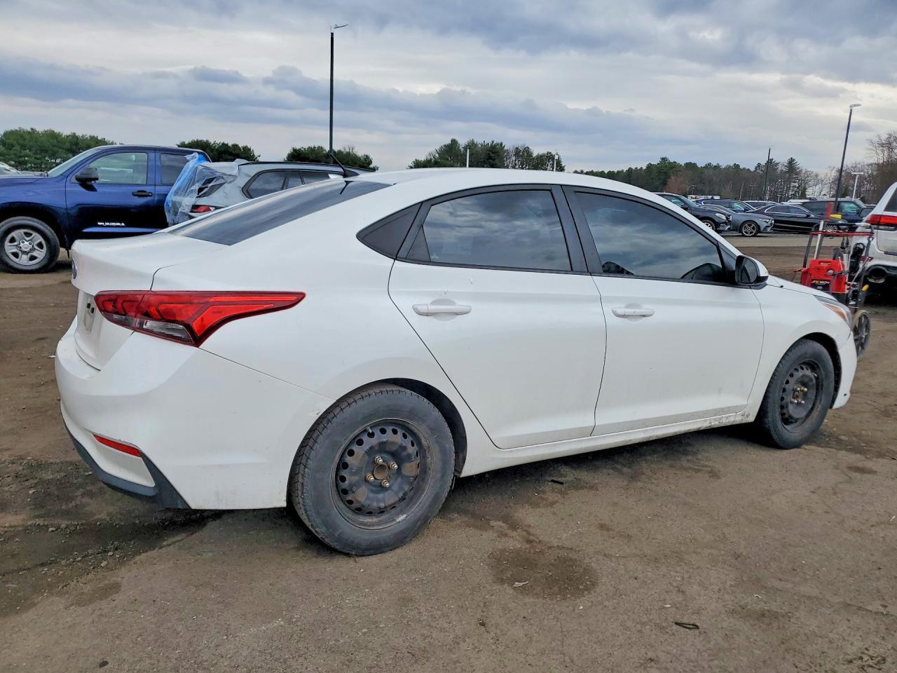2020 Hyundai Accent Se - Фото 3