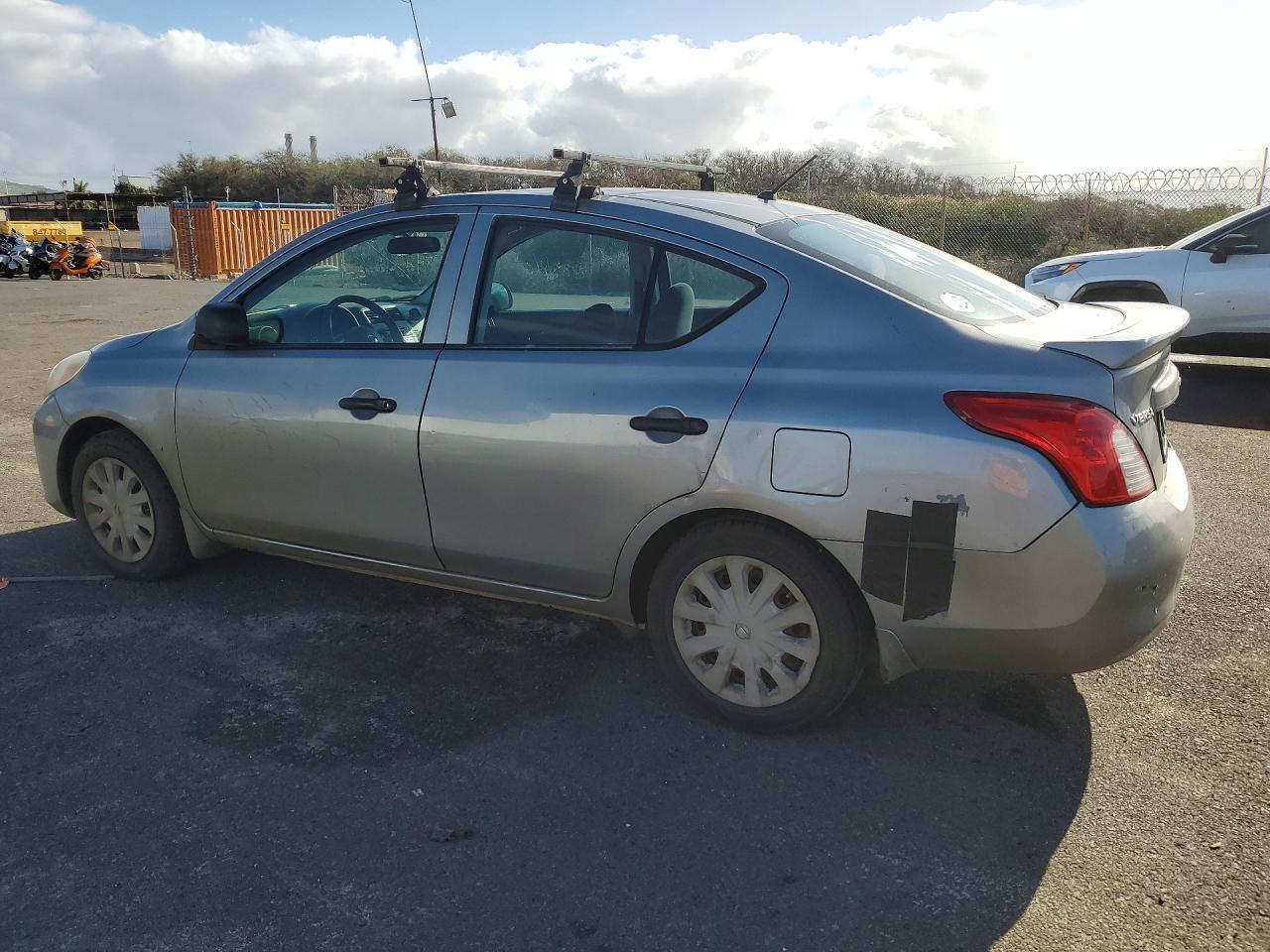 2014 Nissan Versa 1.6 S Plus - Image 2