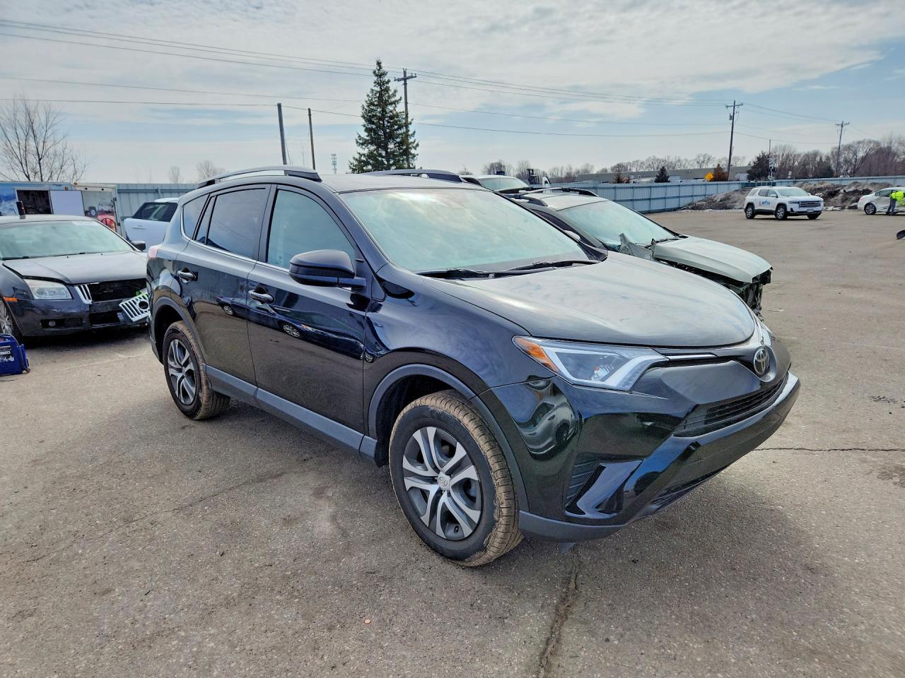 2017 Toyota Rav4 Le - Image 4