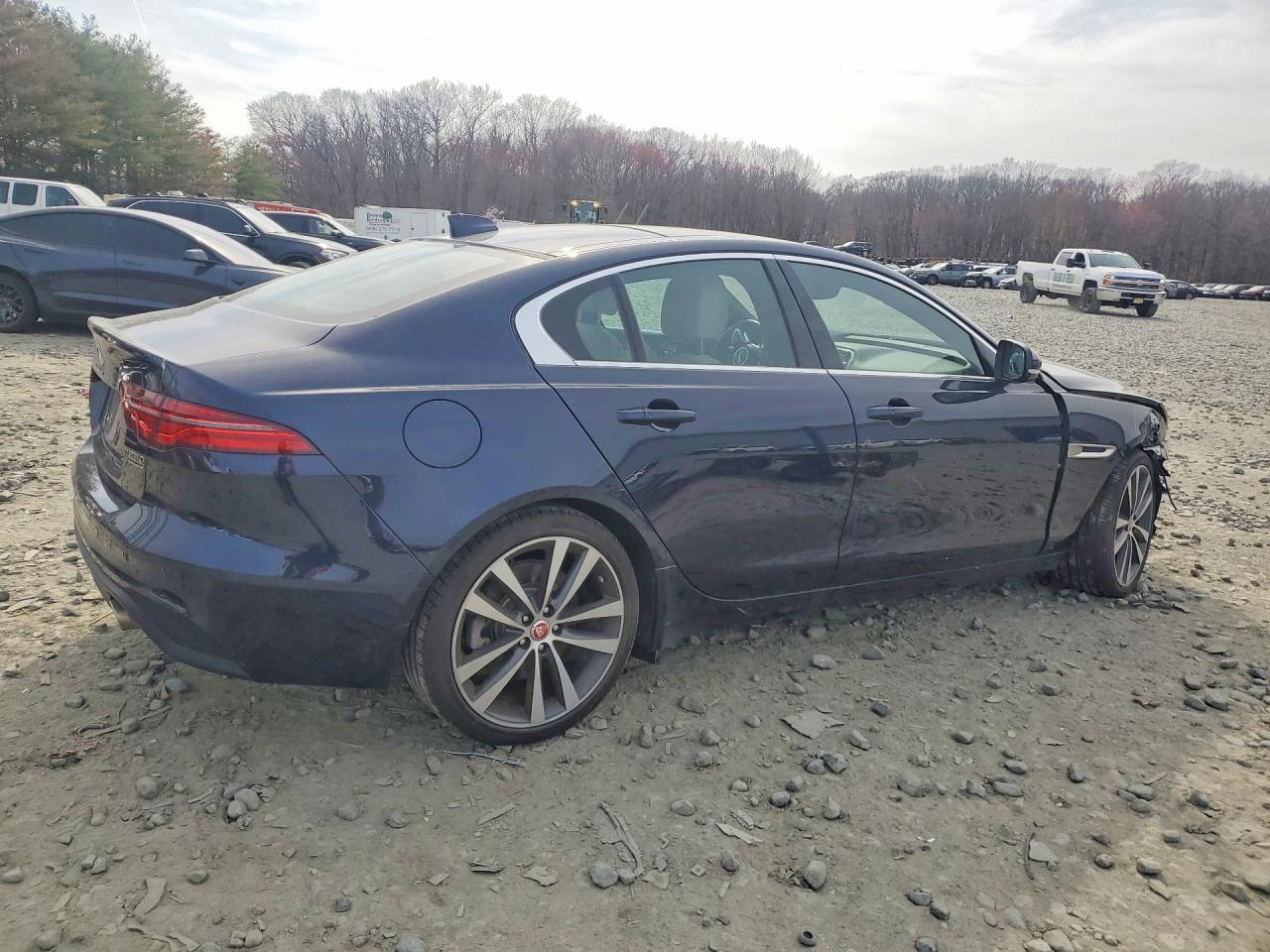 2020 Jaguar Xe S - Фото 3