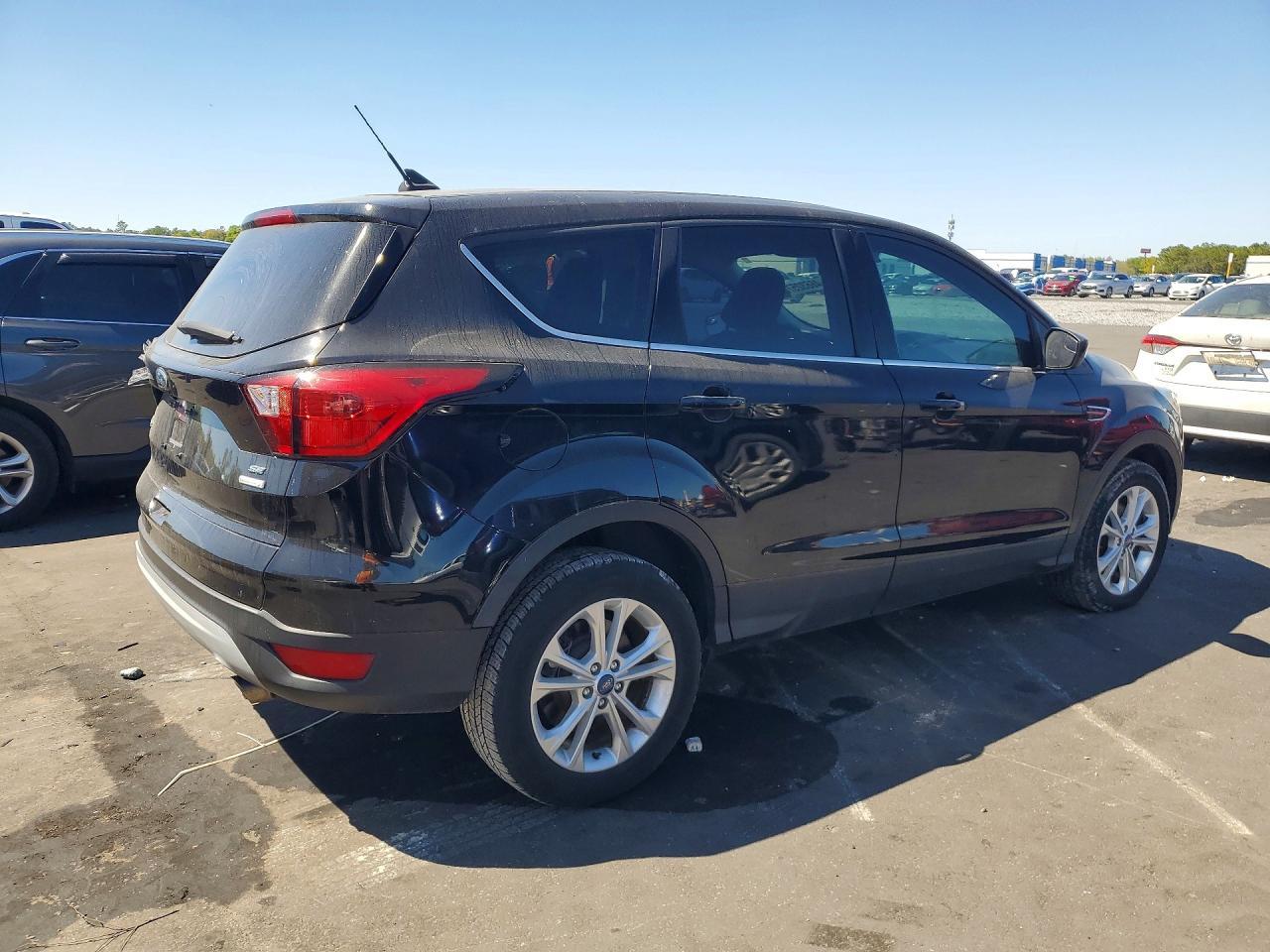 2019 Ford Escape Se - Фото 3